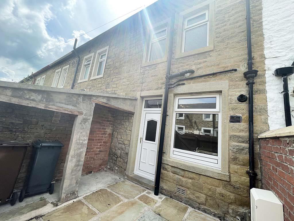 2 bedroom mid terrace house Let Agreed in Barnoldswick - IMG_4887.jpg